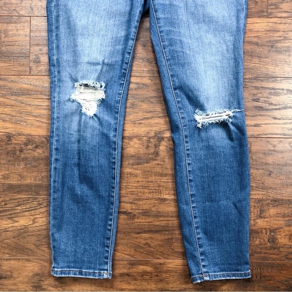 Madewell • 9" Mid-Rise Skinny Crop Jeans Delmar Wash: Eco Edition distressed - Picture 9 of 12